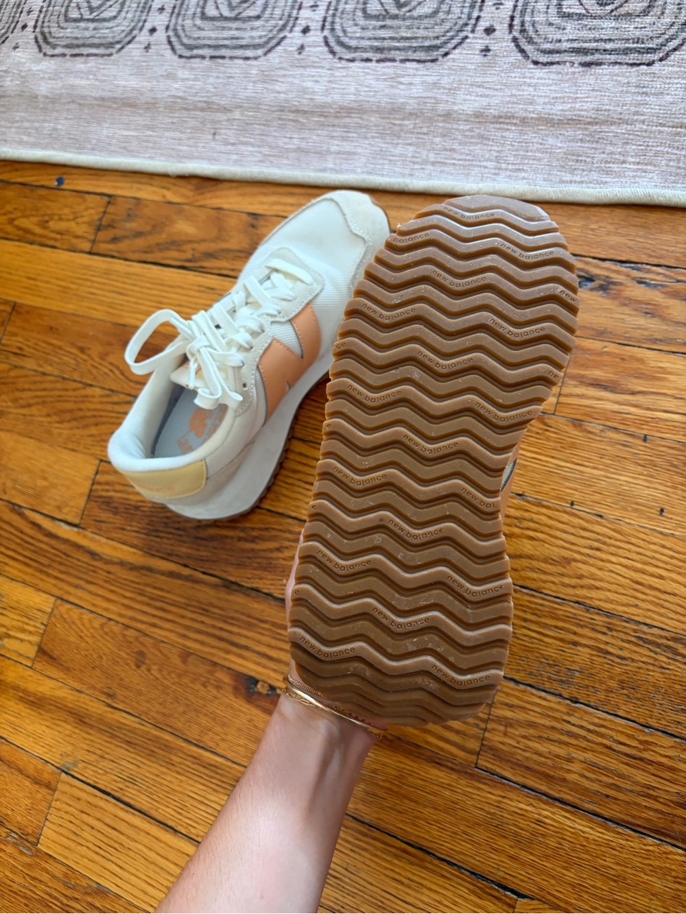 New Balance Women's Cream Sneakers with Peach 'N' Accent - Picture 4 of 4